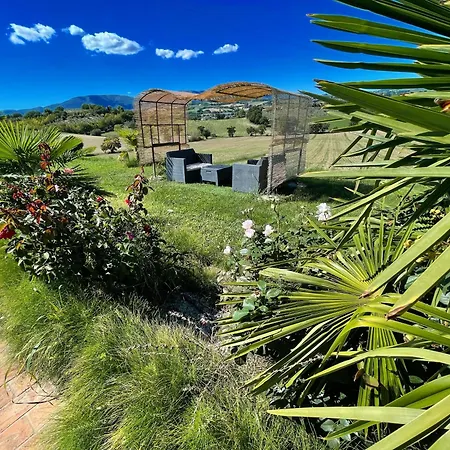 3 Guests Pool Site - With Infinity Pool, Extensive Grounds *