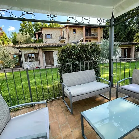 3 Guests Pool Site - With Infinity Pool, Extensive Grounds Apartment *