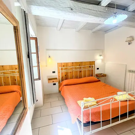 3 Guests Pool Site - With Infinity Pool, Extensive Grounds Apartment Spoleto