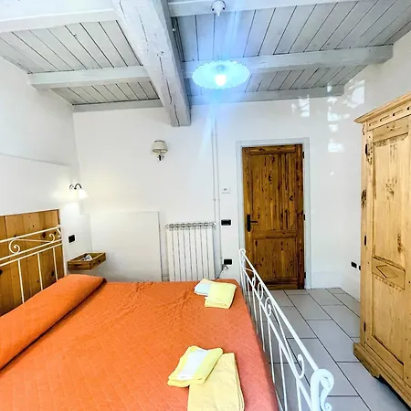 Apartment 3 Guests Pool Site - With Infinity Pool, Extensive Grounds Spoleto
