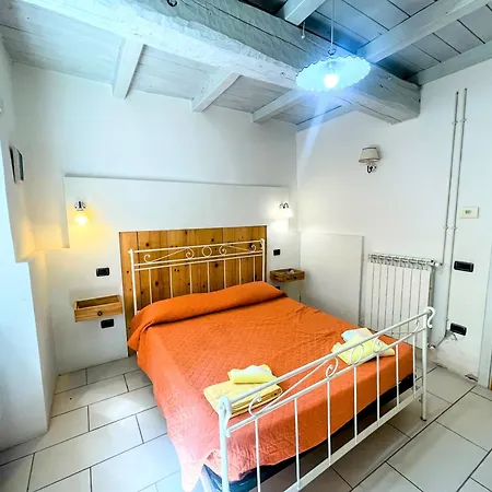 Appartamento 3 Infinity Pool, Extensive Grounds With Shrubs - Flowers, Jacuzzi - Sleeps 4 *