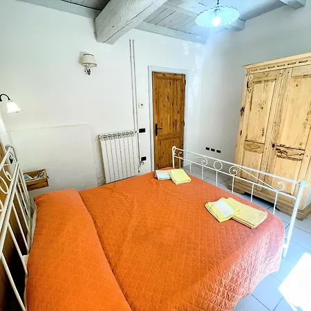 3 Guests Pool Site - With Infinity Pool, Extensive Grounds Apartment *