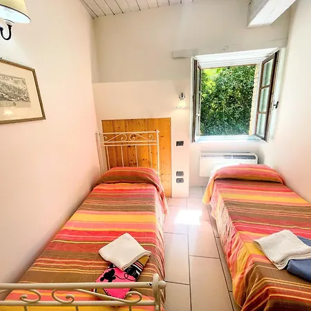 3 Infinity Pool, Extensive Grounds With Shrubs - Flowers, Jacuzzi - Sleeps 4 Appartamento
