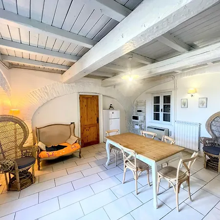 3 Guests Pool Site - With Infinity Pool, Extensive Grounds Apartment Spoleto