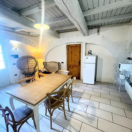 3 Guests Pool Site - With Infinity Pool, Extensive Grounds Apartment Spoleto