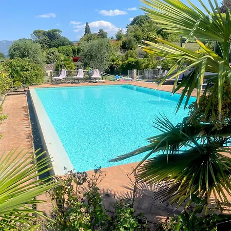 3 Guests Pool Site - With Infinity Pool, Extensive Grounds Spoleto